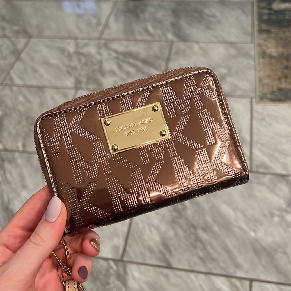 Bronze shinny wristlets